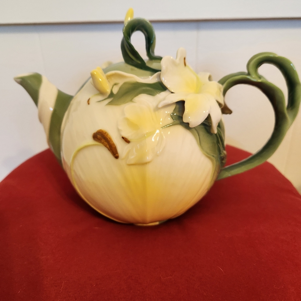 Pier 1 teapot 🫖